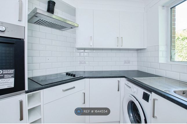 Flat, Alexandria Court Glenmoor Road, Ferndown photo 3