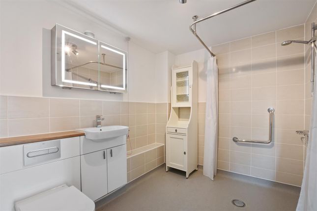 Flat for sale in Goldwyn House, Studio Way, Borehamwood