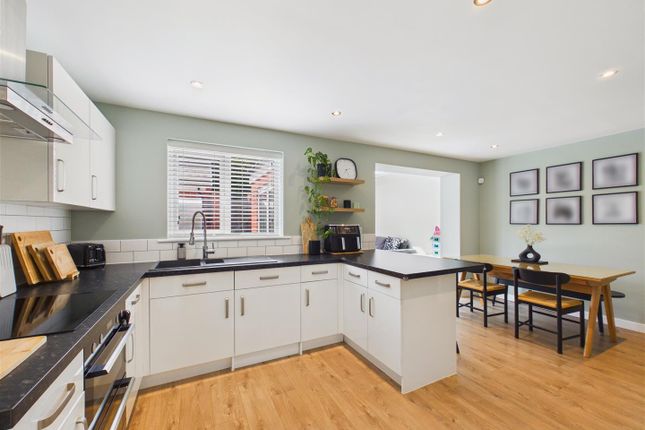 2, Metcalfe Drive, Cottingham photo 4