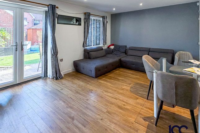 7 Ayron Road, South Ockendon photo 3