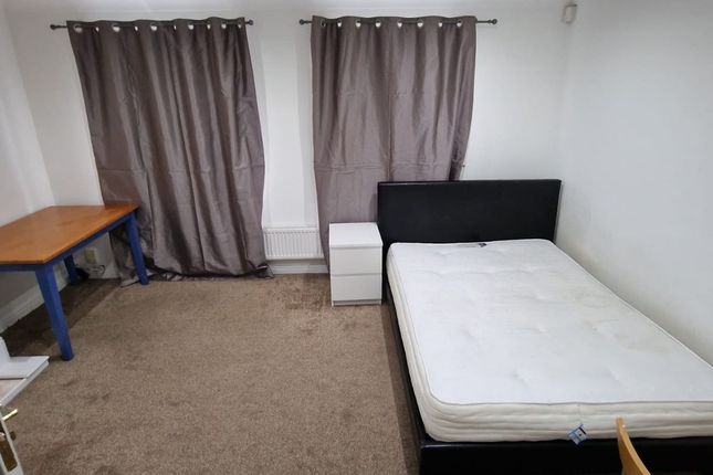 Chamberlayne Avenue, Wembley photo 2