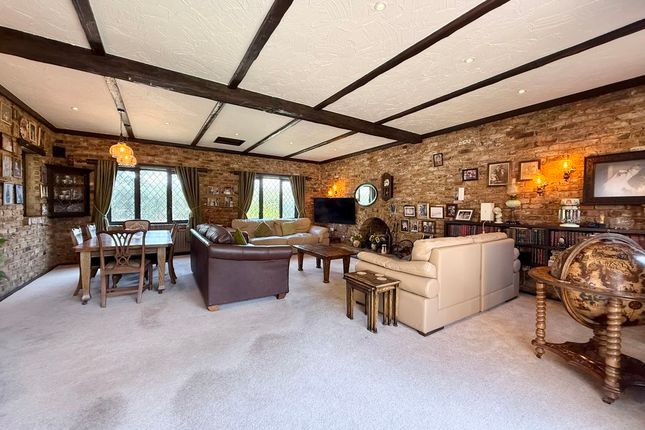 25, Moorlands Road, Wing photo 2