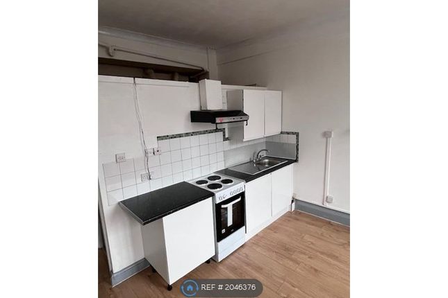 Flat to rent in Lewis Grove, London