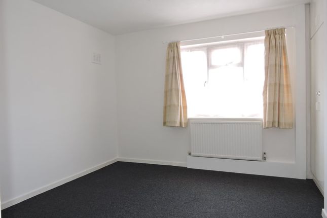 12, Grove Road West, Greater London photo 4