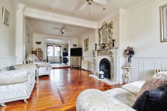 65, Gainsborough Road, Rainham photo 3