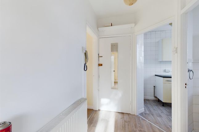 Flat 5 129, Wellington Court, Wallasey photo 3