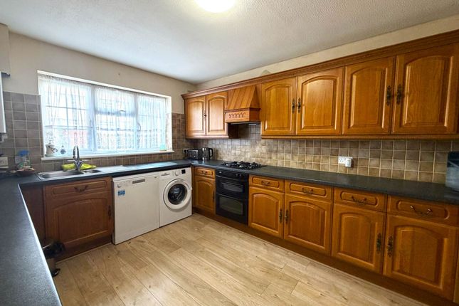 50, Rushdene, London photo 4