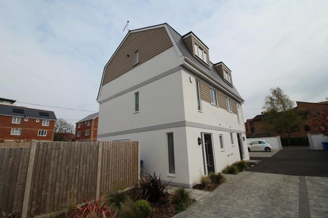 Thumbnail Town house to rent in Seldown Lane, Poole