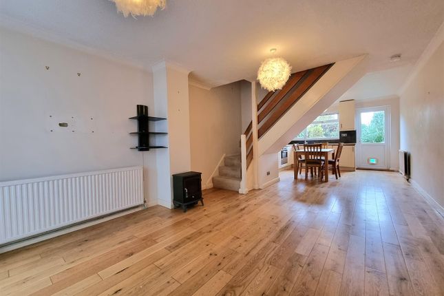 34, Aspen Close, Ealing photo 2