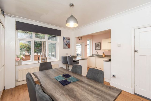 82 Brooklands Crescent, Sheffield photo 3