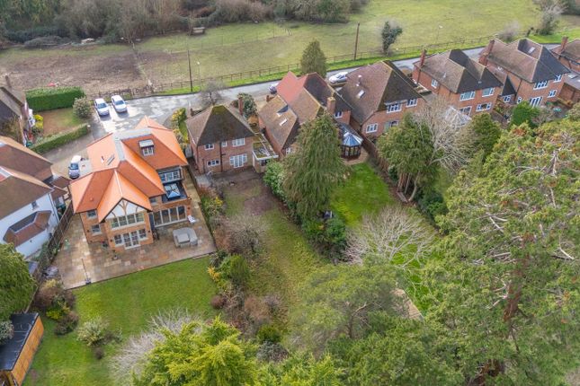 13, Roxford Close, Shepperton photo 3