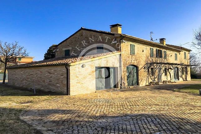 Thumbnail Villa for sale in Pesaro, Marche, 61100, Italy