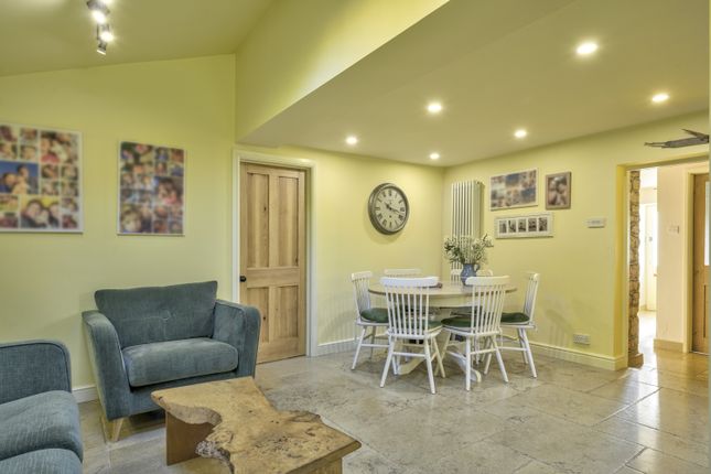 13, Brook Hill, Malmesbury photo 4