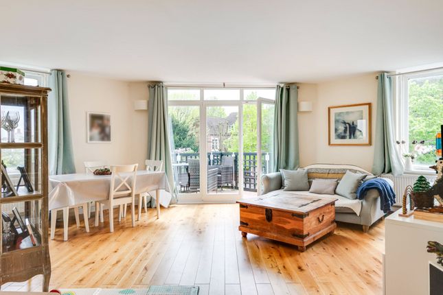 Flat for sale in Ridings Close, Highgate, London