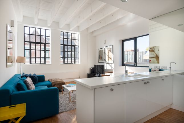 Thumbnail Flat for sale in Leather Lane, London