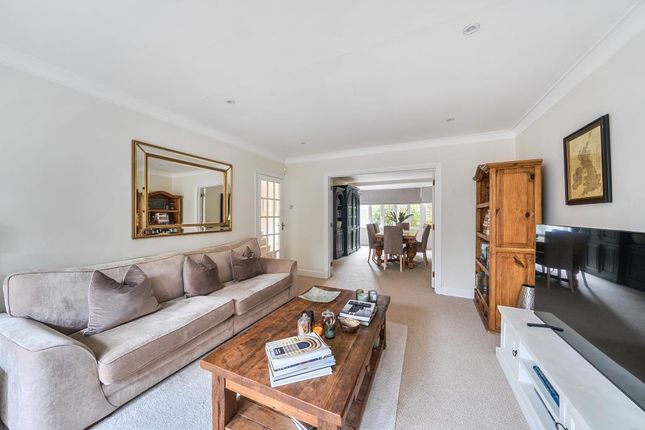 3 HILLCREST GARDENS, Hillcrest Gardens, London photo 3