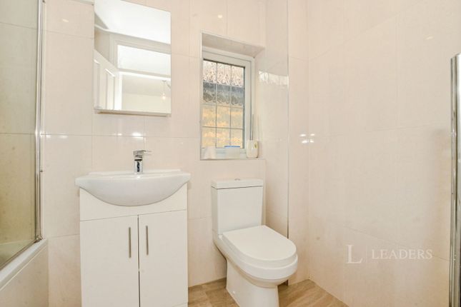 33, Frenchmans Close, Dunstable photo 4