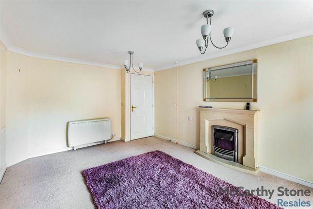 48 Townsend Court, High Street South, Rushden photo 4