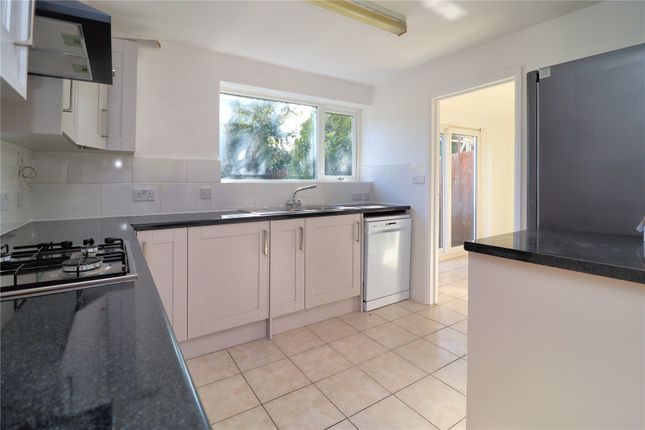 28, Willow Way, Surrey photo 4