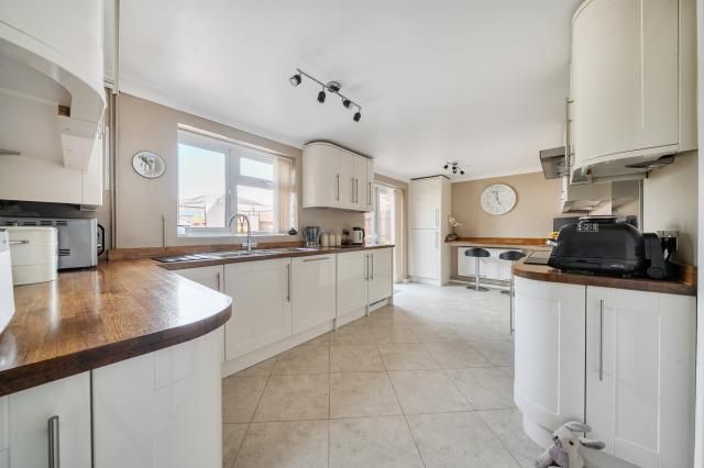 14, Kingsley Close, Newbury photo 4