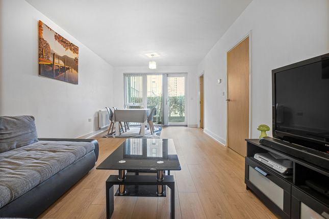 Flat Flat 23, 3, Guardian Avenue, London photo 2