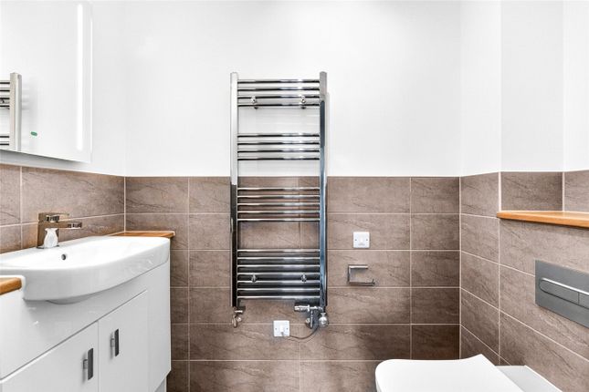 Flat 20, Campbell House, 24, Queens Road, Surrey photo 5