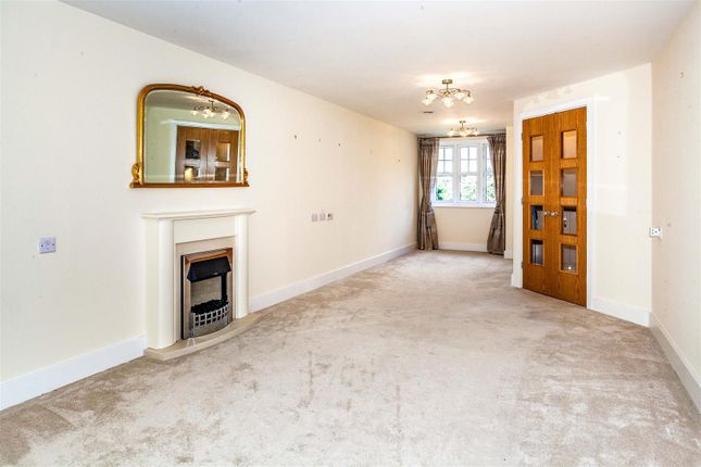 Thumbnail Flat for sale in Swift House, St. Lukes Road, Maidenhead