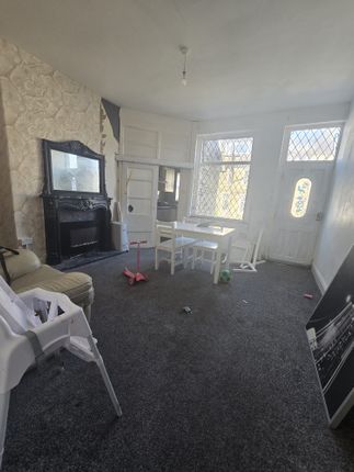28, Duckworth Grove, Bradford photo 5