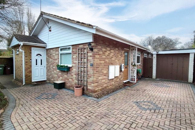 Bungalow to rent in Hayley Green, Warfield, Berkshire