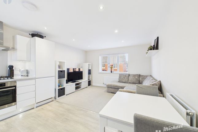 12 Keepsake Way, Aylesbury photo 3