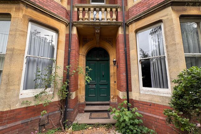 42, Fields Park Road, Newport photo 3