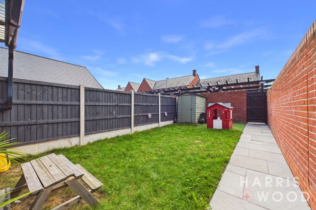 28 Arthur Cross Square, Colchester, Essex photo 4