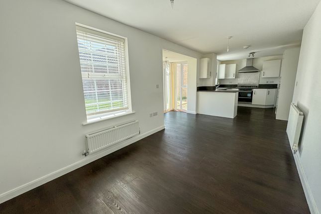 7, Christmas Tree Crescent, Hockley photo 2
