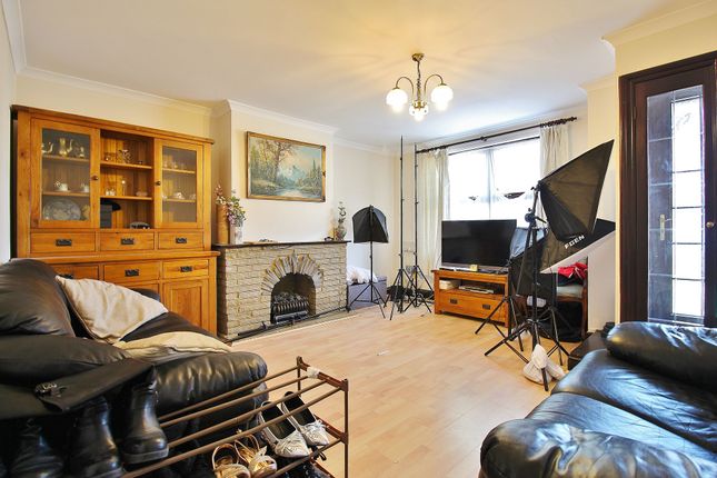 74 Twickenham Road, Isleworth photo 2