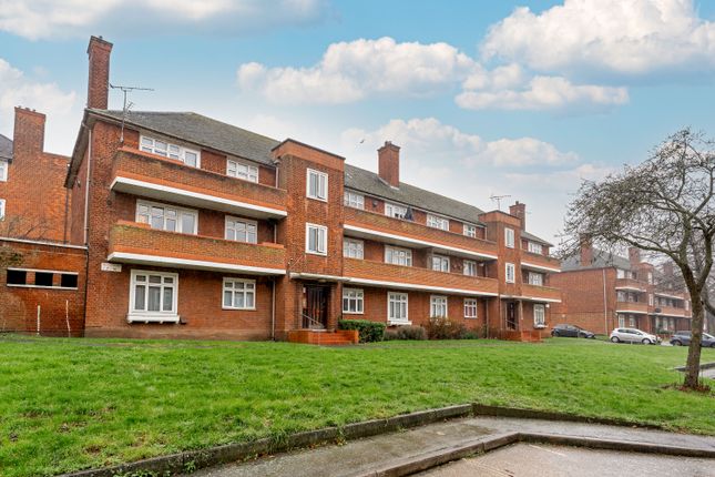 Thumbnail Flat to rent in Althorne Gardens, London
