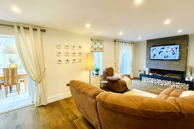 5, Gosling Close, Swindon photo 2