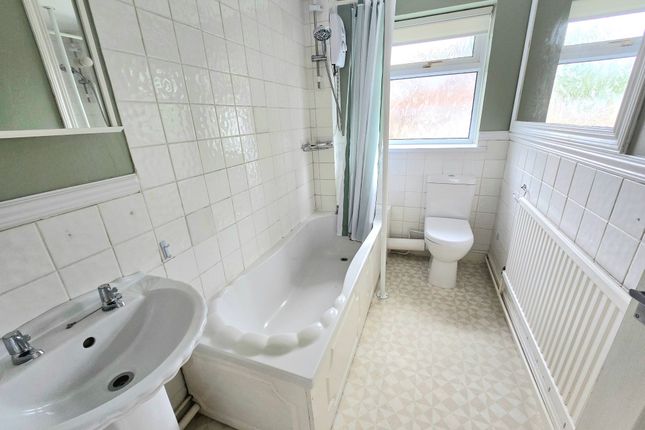 17 Cae Ffynnon, Bridgend photo 4