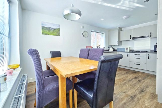17, Seymour Close, Rossendale photo 3