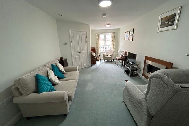 32 Adlington House, Abbey Road, Colwyn Bay photo 2