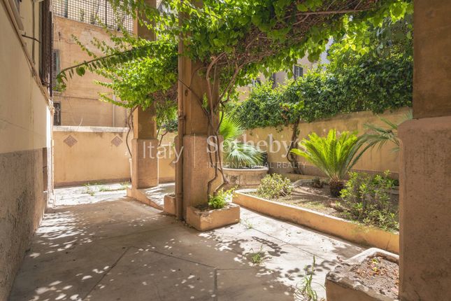 Apartment for sale in Via Mariano Stabile, Palermo, Sicilia