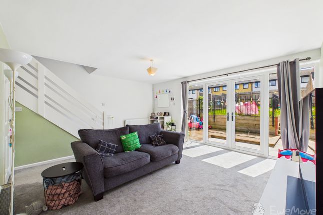 43, Essex Close, Bordon photo 2