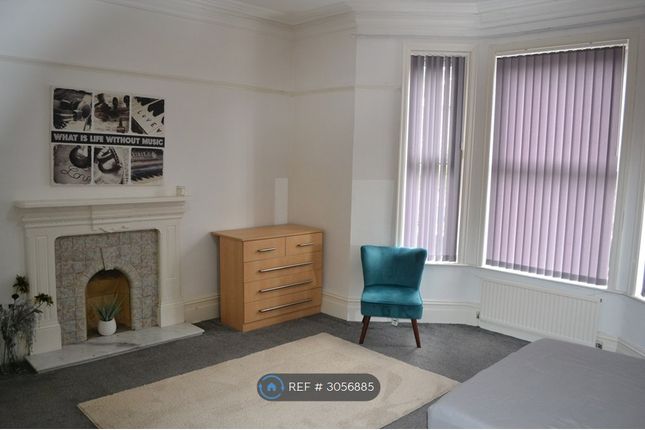Room, Victoria Crescent Eccles, Manchester photo 2
