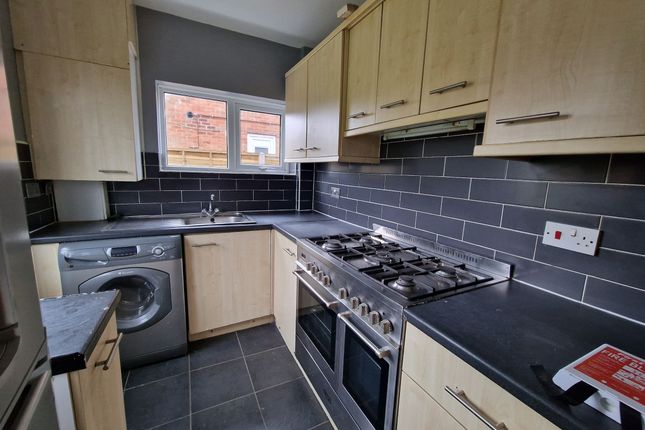 8 Linton Crescent, Leeds photo 4