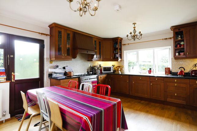 The Link, Ballard Close, Kingston upon Thames photo 4