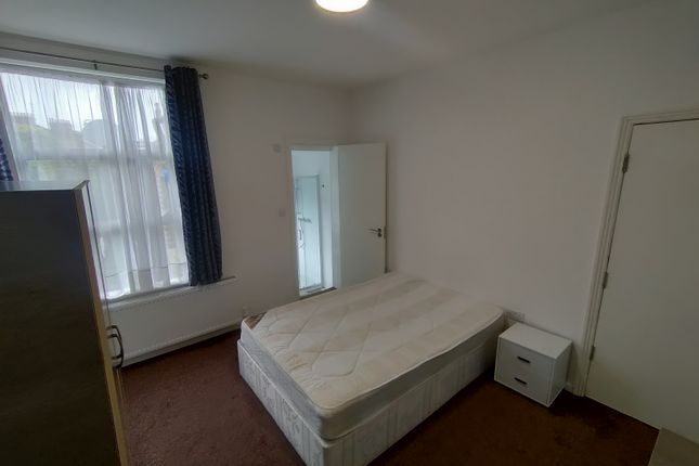 Thumbnail Room to rent in Bolton Gardens, Kensal Green