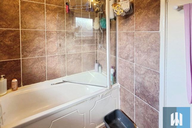 53a, Longfield Avenue, Huddersfield photo 3
