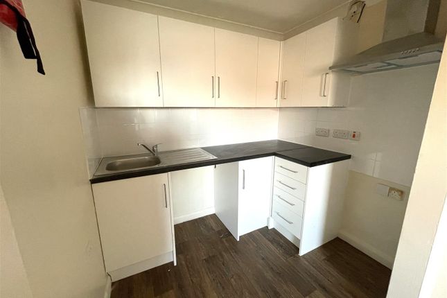 Flat 5, 40-42, Arundel Road, Littlehampton photo 4