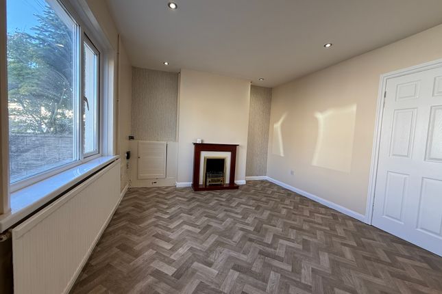 5, Ruskin Avenue, Sandfields photo 2