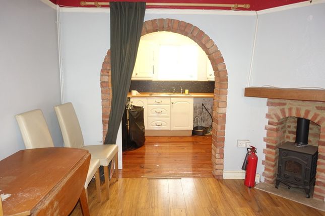 8 Windmill Road, Canterbury photo 3