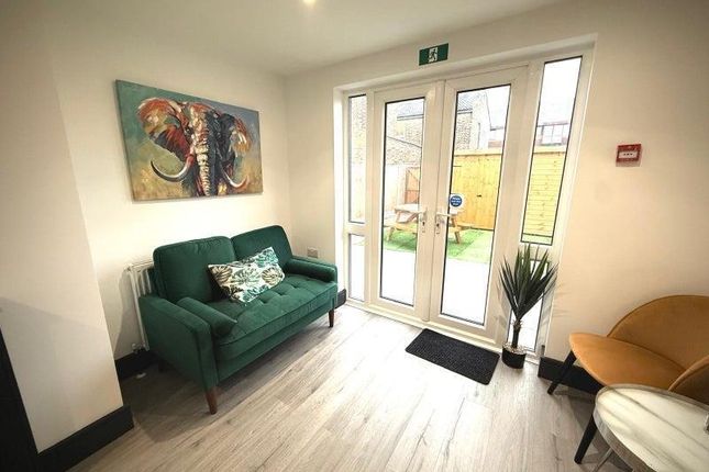 Room 6, 4 Ashburnham Road, Southend-on-Sea photo 4